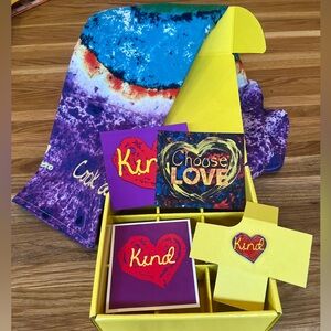 Penzey’s Spices Reusable Gift Box w Kitchen Towel, Magnets, Pin & Gift Card NEW